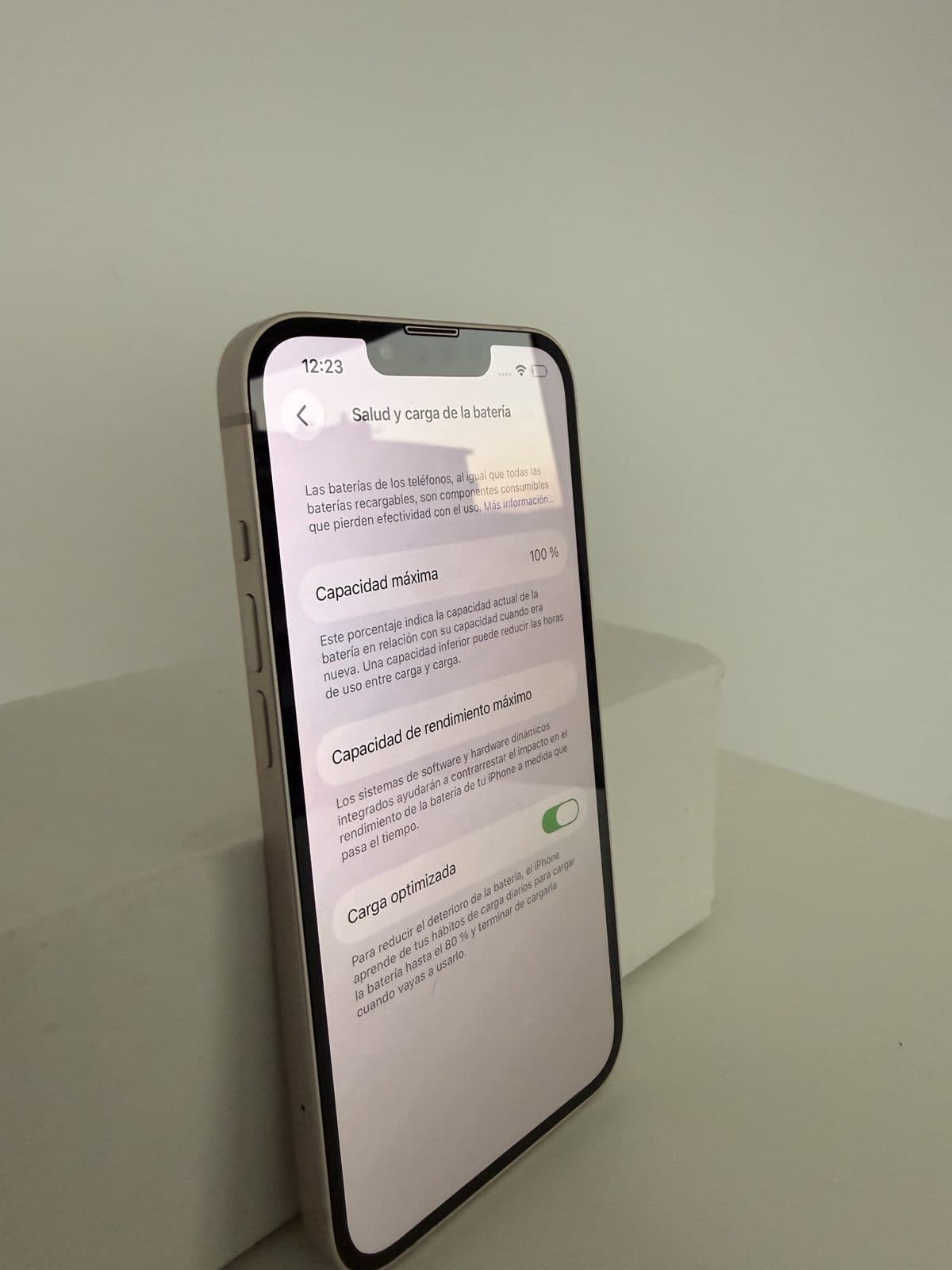 iPhone 13 128GB Rosa reacondicionado, pantalla con la salud de la batería