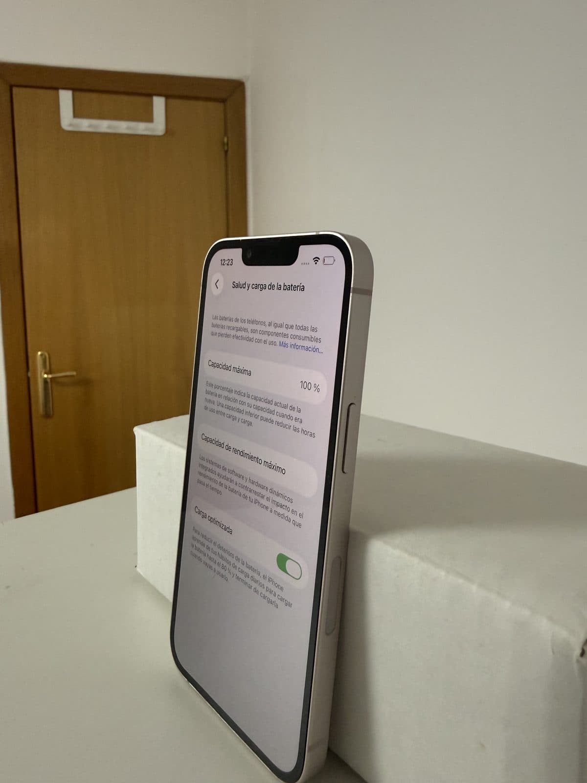 iPhone 13 128GB Rosa reacondicionado, pantalla con la salud de la batería