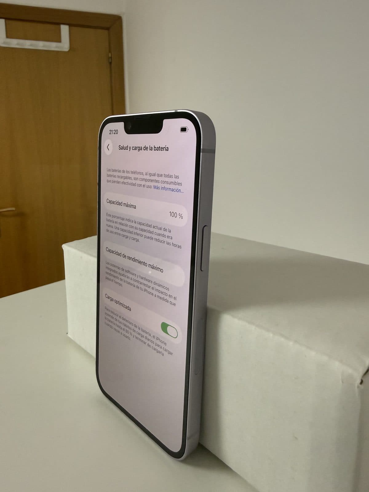 iPhone 14 128GB Púrpura reacondicionado, pantalla con la salud de la batería