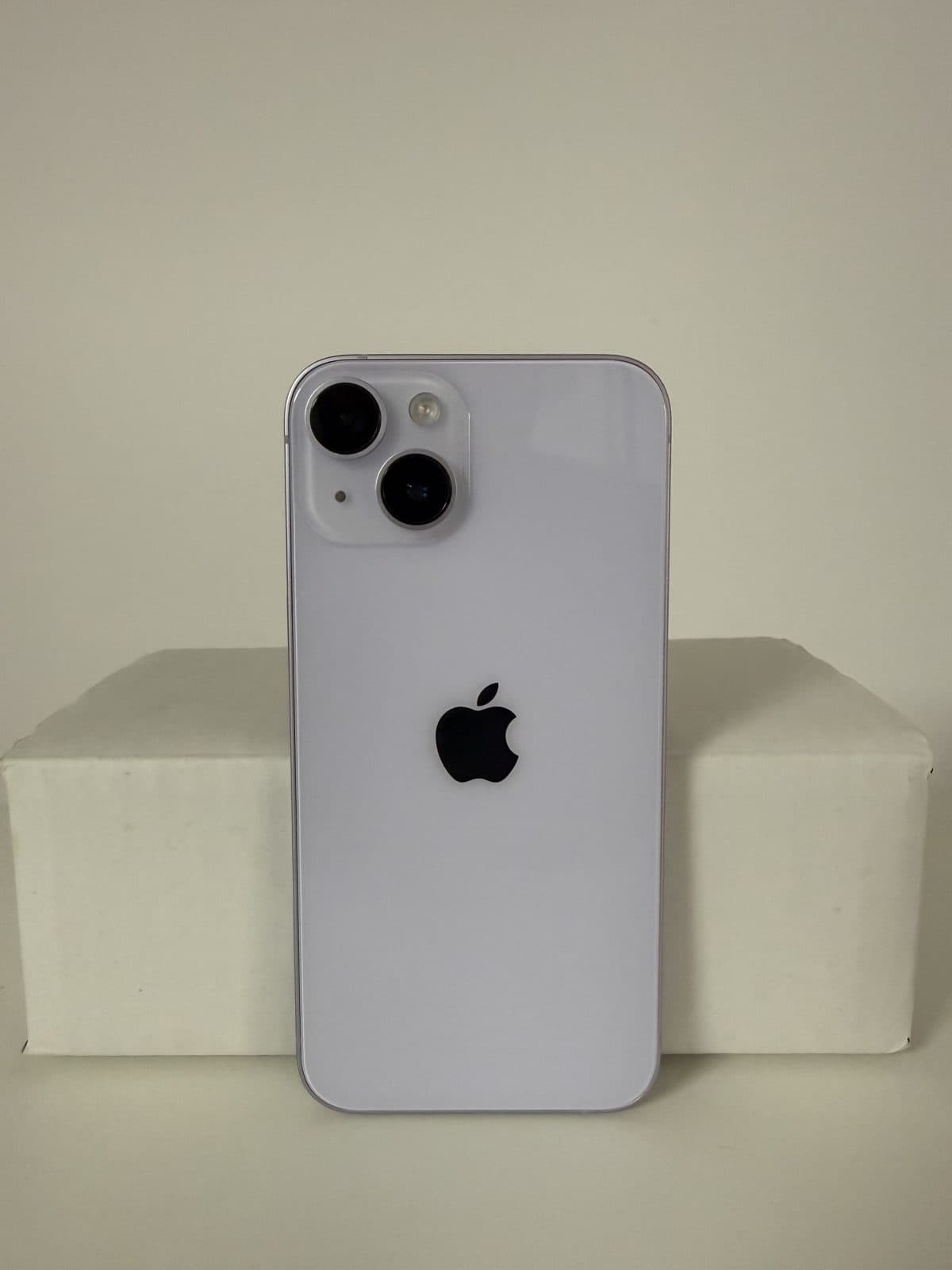iPhone 14 128GB Púrpura reacondicionado, cara trasera